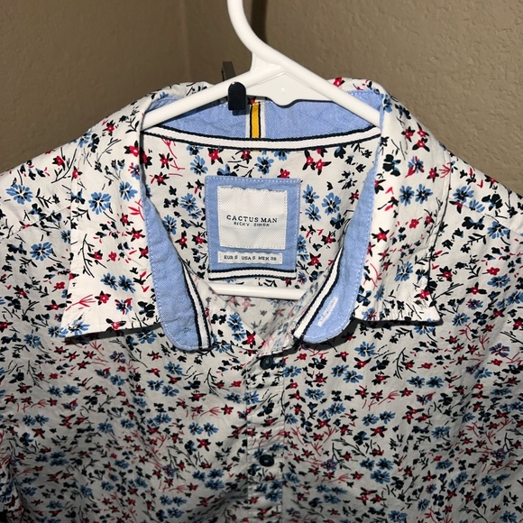 Used Men’s button up shirt. - Picture 3 of 5